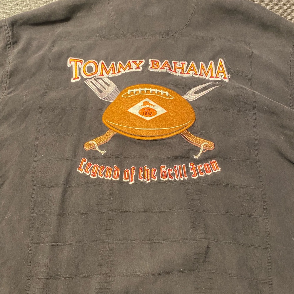 Tommy Bahama Shirt Mens L Black Silk Legend of the Grill Icon‎ Embroidered
